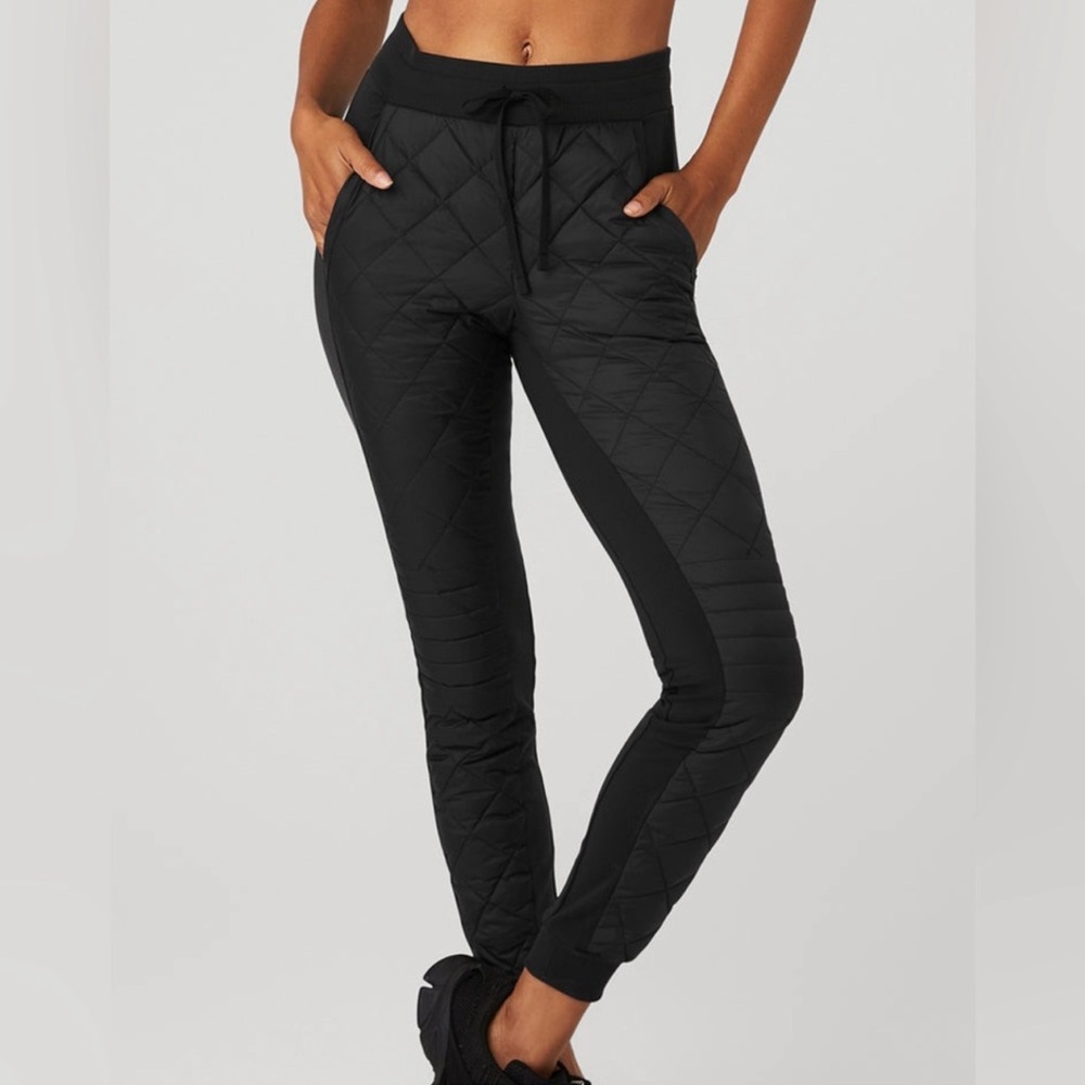 COPY - Alo Yoga Airbrush Warm Quilt High Rise Moto Puffer Pants Joggers Sz Medi…